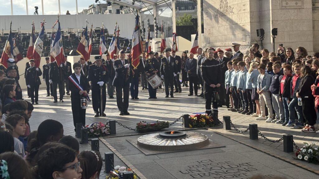 Ravivage de la Flamme du 7 mai 2025 : L’Encouragement Public honore la mémoire avec solennité